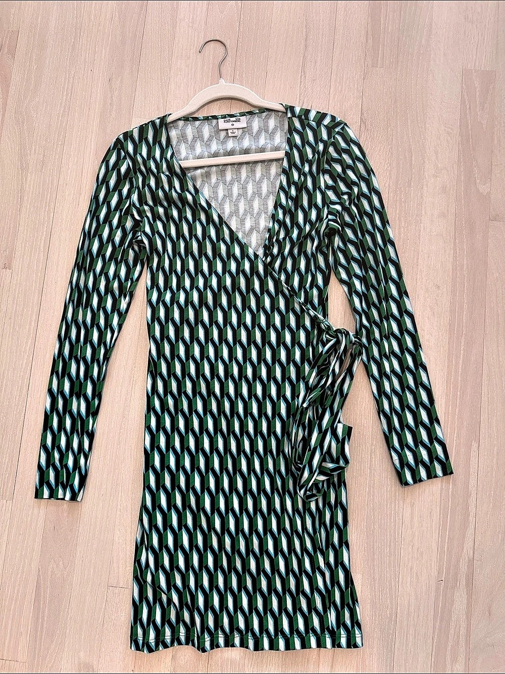 Diane von Furstenberg Long-Sleeve Midi Arrow Geo Green Wrap Dress Arrow Geo Wrap
